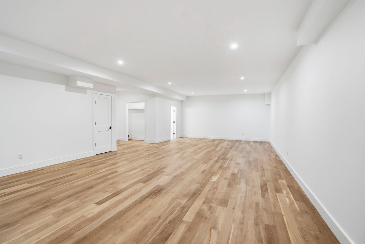Empty room, Interior, Recessed Lighting, Wood Texture Flooring