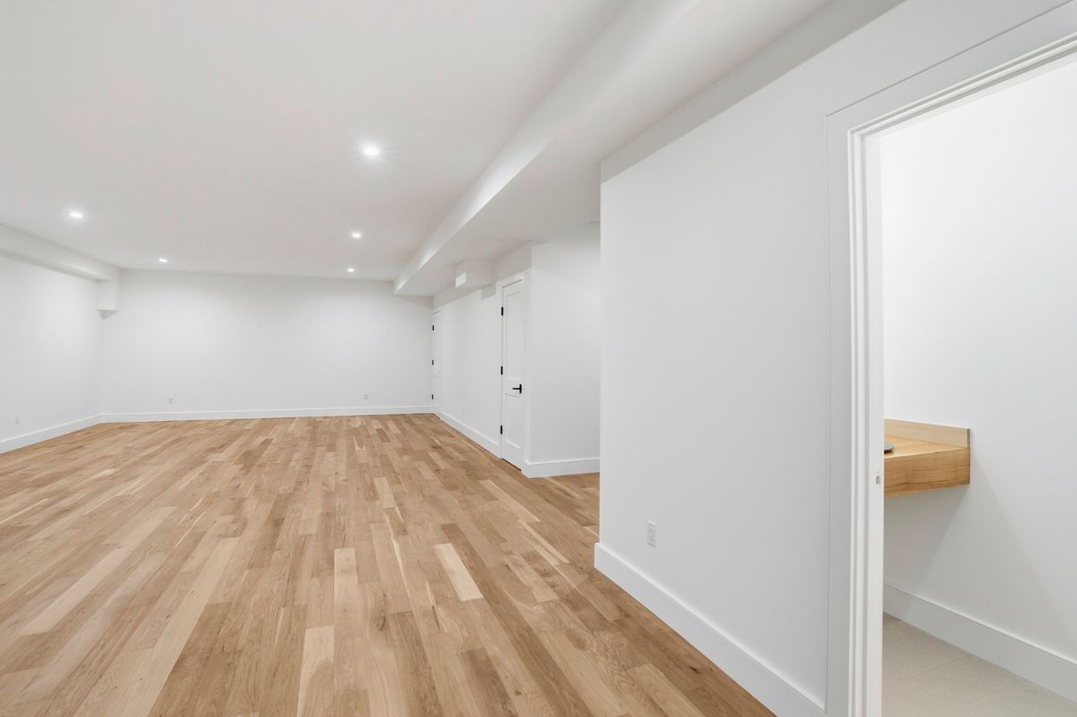 Empty room, Interior, Recessed Lighting, Wood Texture Flooring