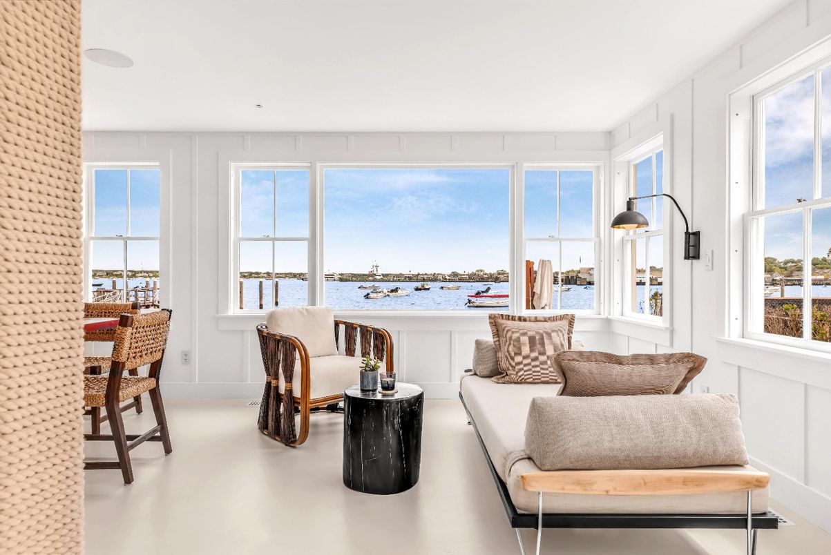 Interior, Living room, Water