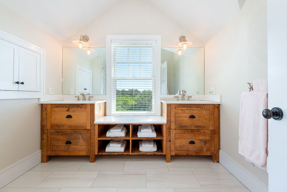 Bathroom, Dual Sink Vanities, Interior