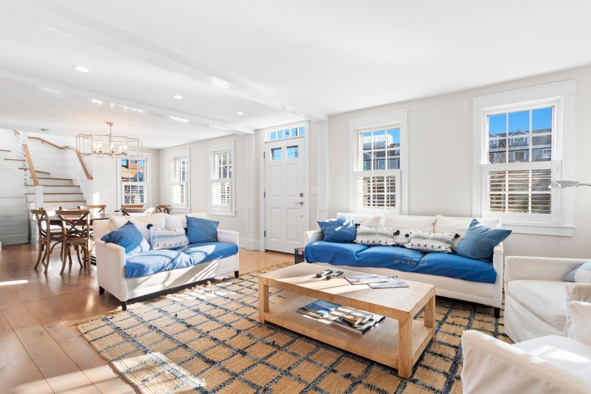 Chandelier, Dining room, Interior, Living room, Pendant Lights, Recessed Lighting, Wood Texture Flooring