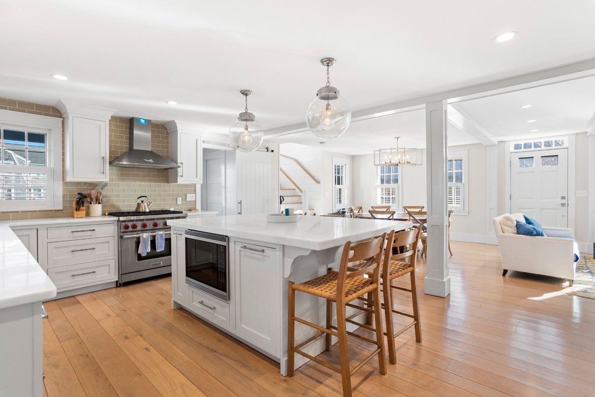 Chandelier, Dining room, Interior, Kitchen, Living room, Pendant Lights, Recessed Lighting, Stainless Steel Appliances, Wood Texture Flooring