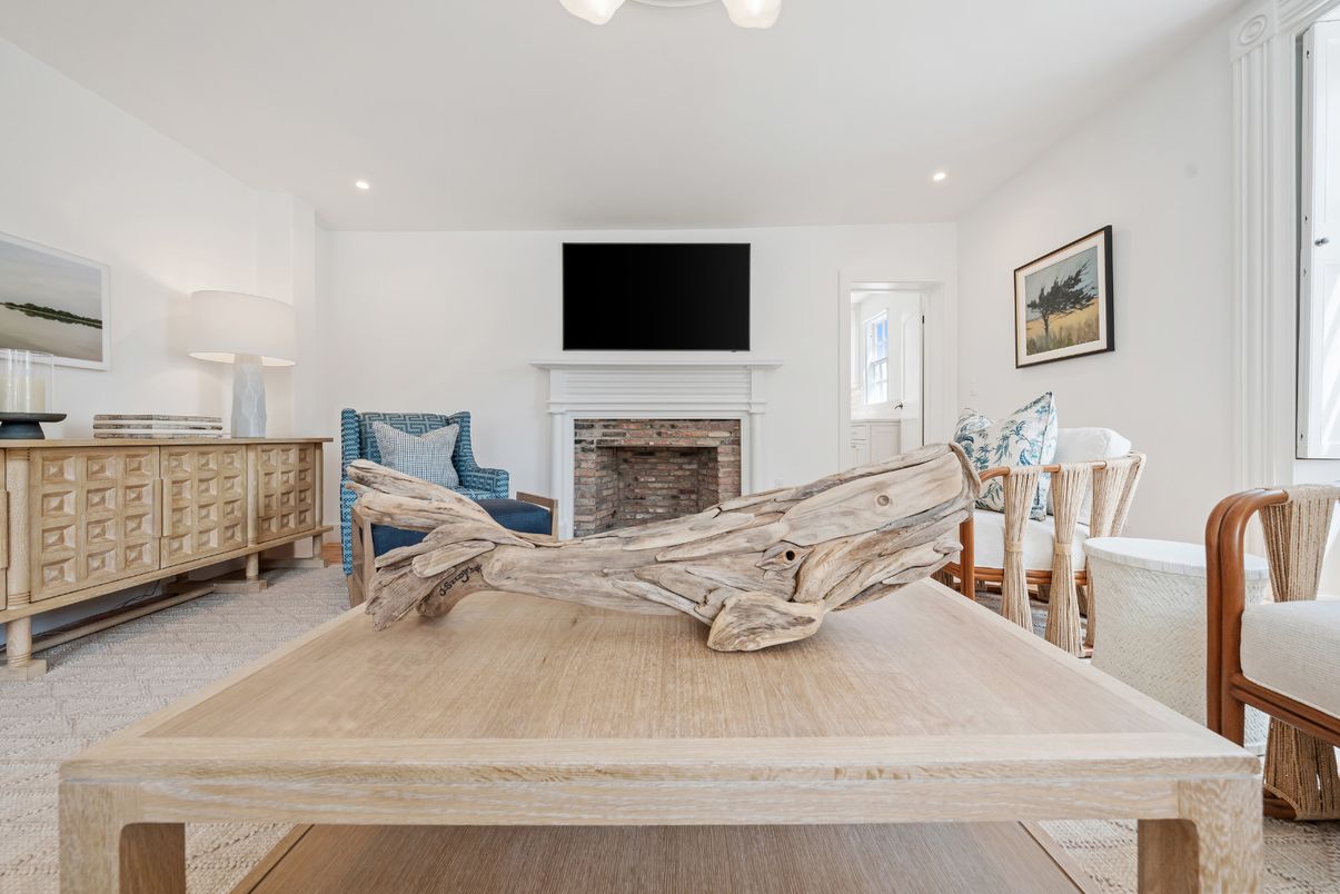 Fireplace, Interior, Recessed Lighting