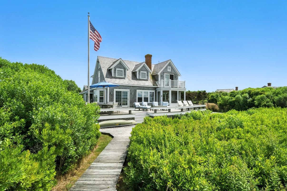 Exterior, Facade, Queen Anne Victorian