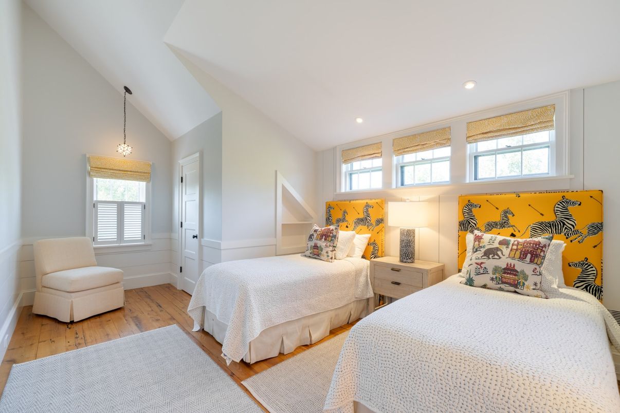 Bedroom, Interior, Pendant Lights, Recessed Lighting, Wood Texture Flooring