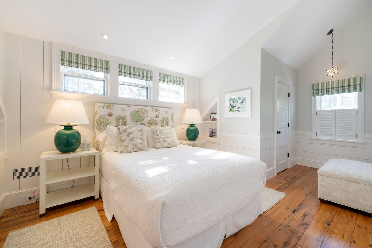 Bedroom, Interior, Pendant Lights, Recessed Lighting, Wood Texture Flooring