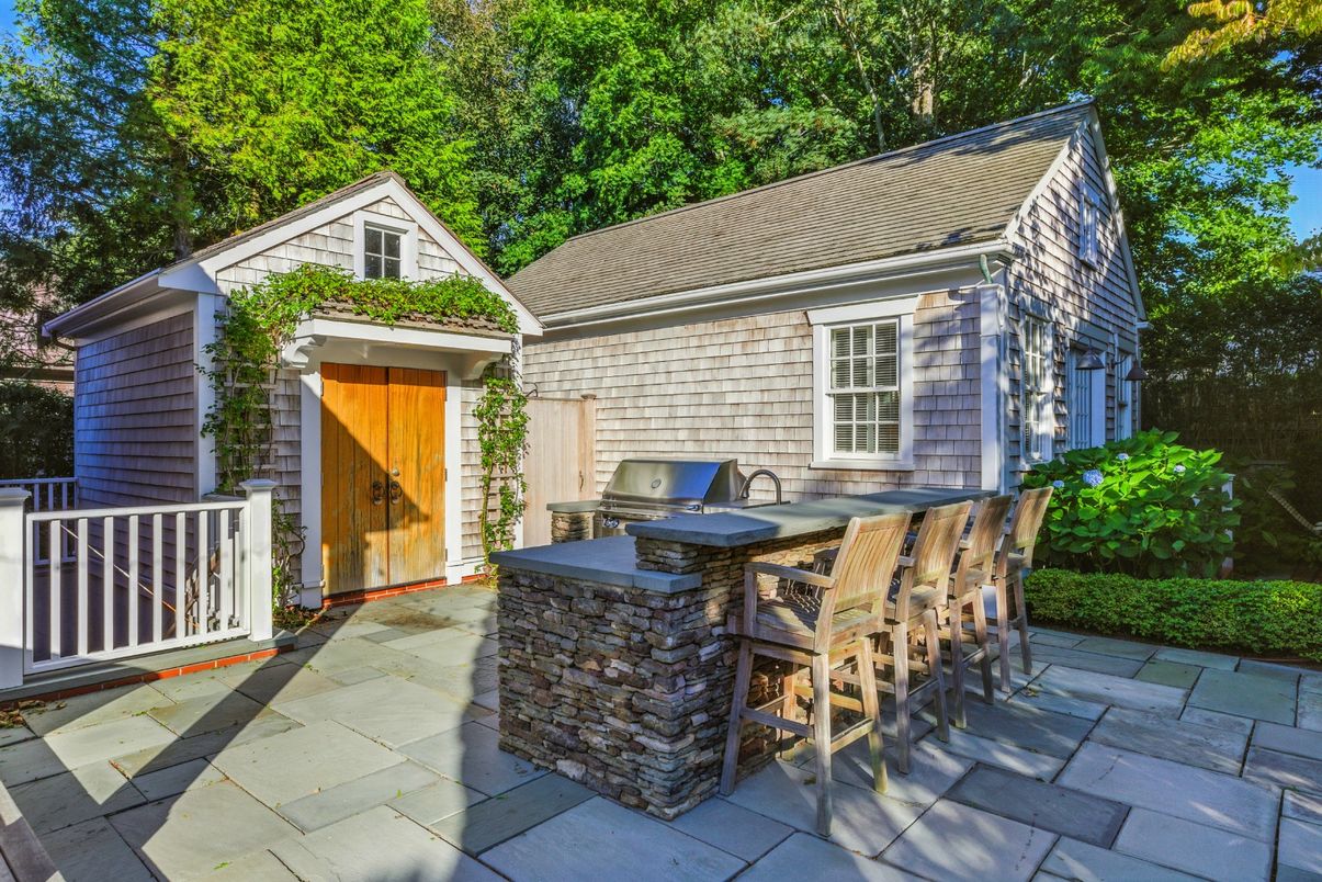Exterior, Outdoor Kitchen