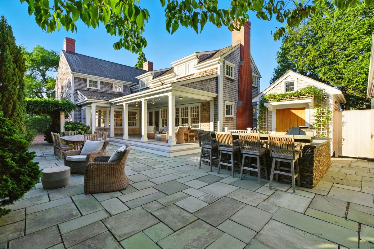 Exterior, Outdoor Kitchen