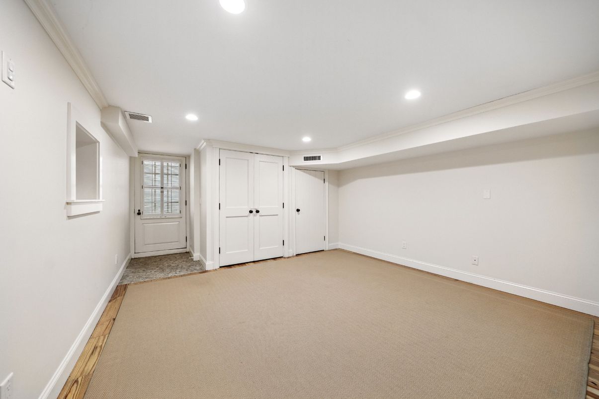 Empty room, Interior, Recessed Lighting