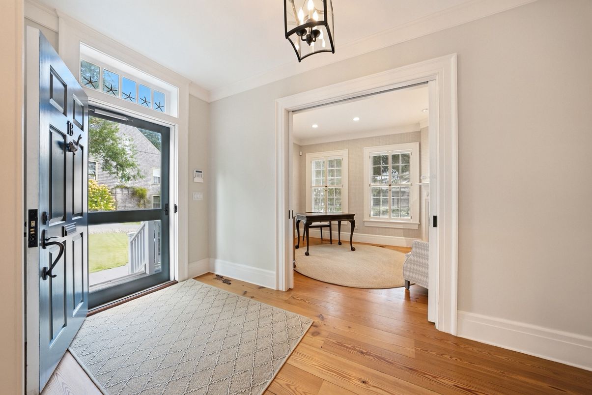 Interior, Pendant Lights, Recessed Lighting, Wood Texture Flooring