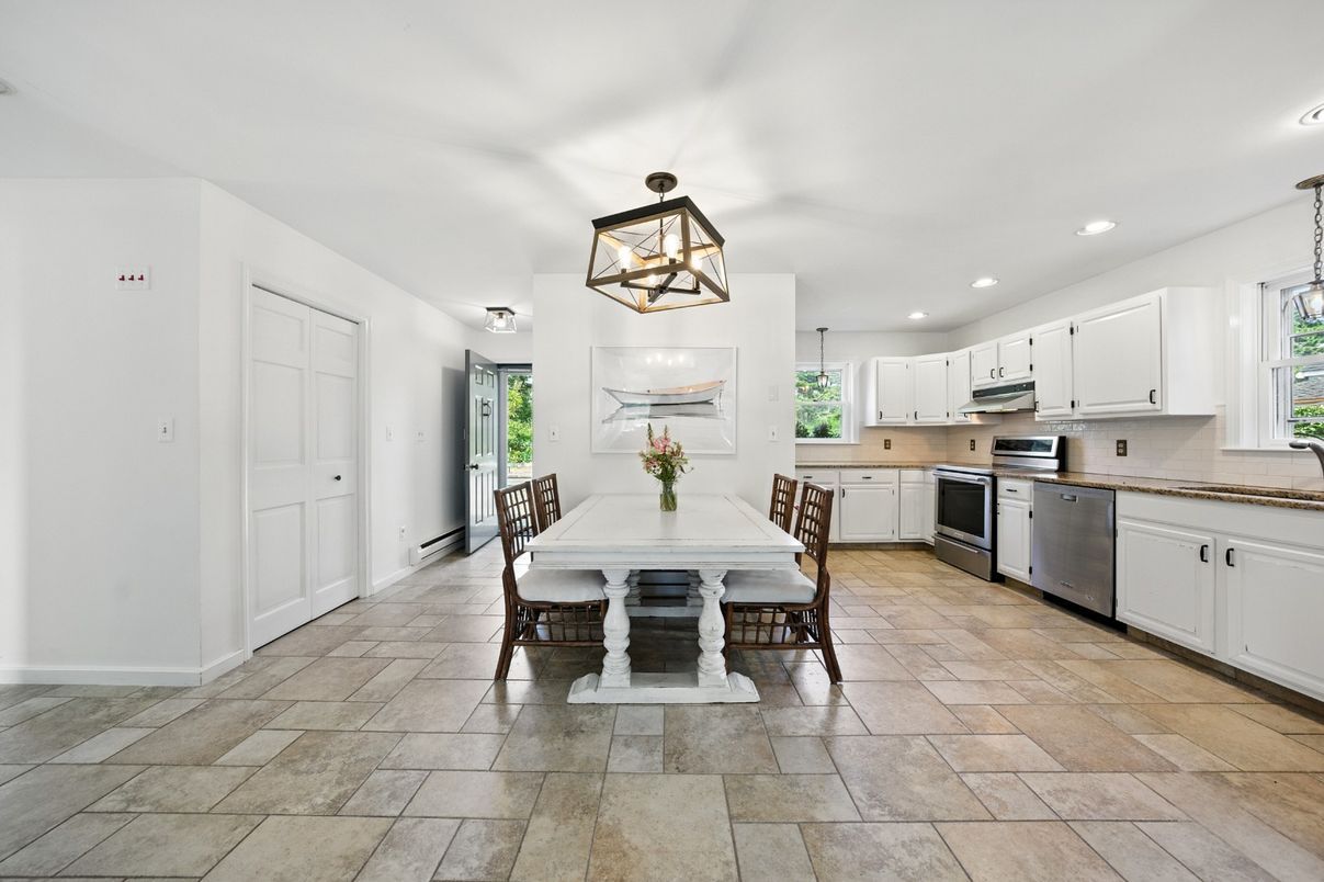Dining room, Interior, Kitchen, Pendant Lights, Recessed Lighting, Stainless Steel Appliances