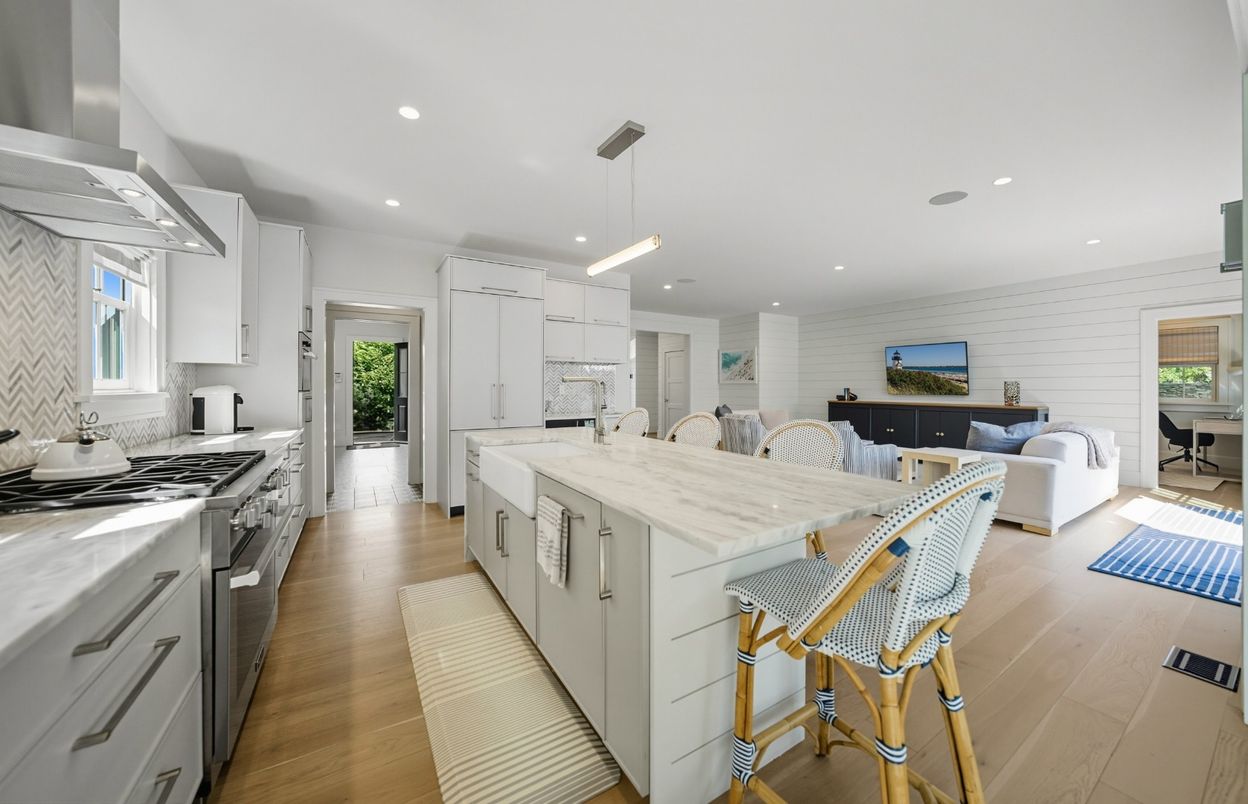 Interior, Kitchen, Living room, Pendant Lights, Recessed Lighting, Stainless Steel Appliances, Wood Texture Flooring