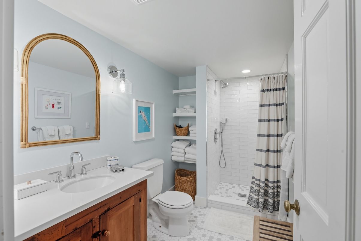 Bathroom, Interior, Recessed Lighting