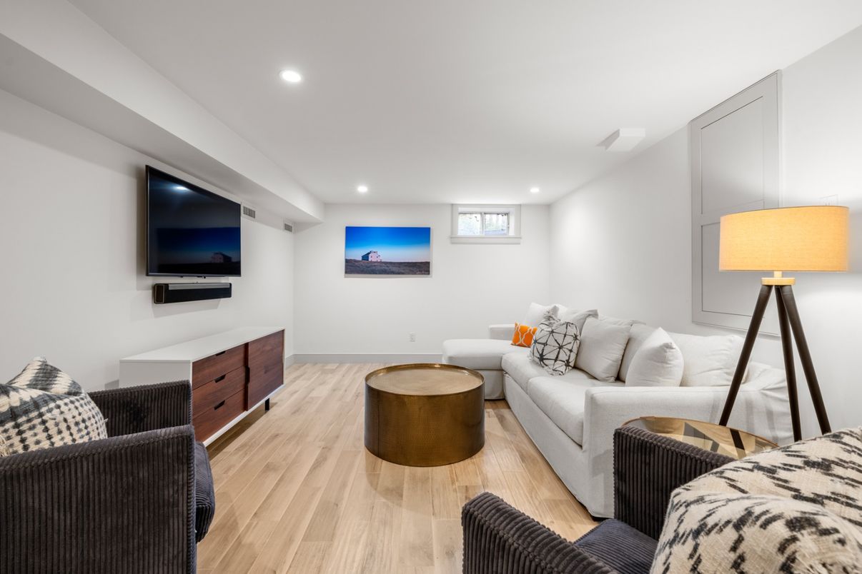 Interior, Living room, Recessed Lighting, Wood Texture Flooring