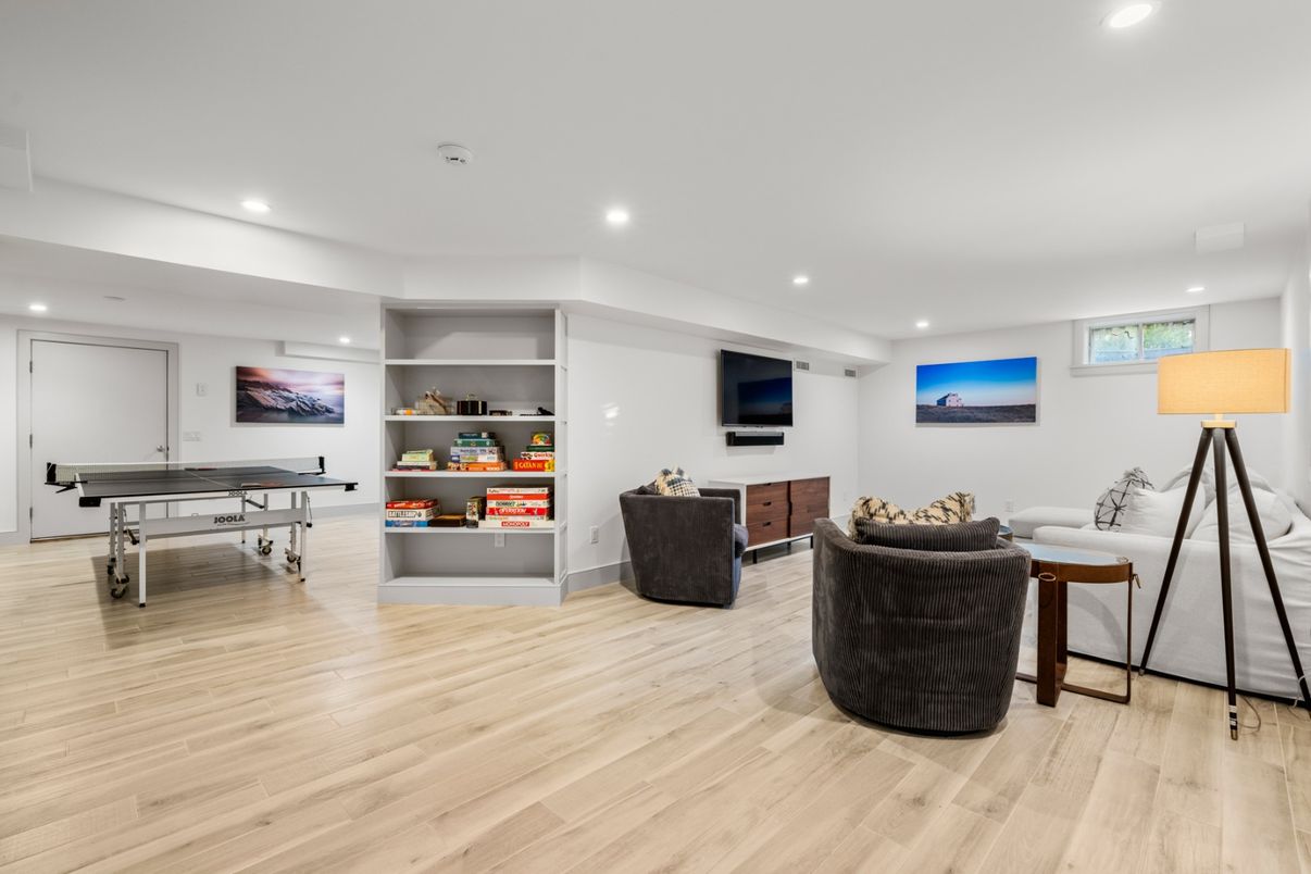 Game Room, Interior, Living room, Recessed Lighting, Wood Texture Flooring