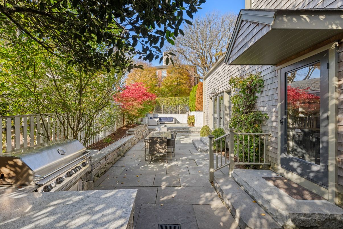 Exterior, Outdoor Kitchen