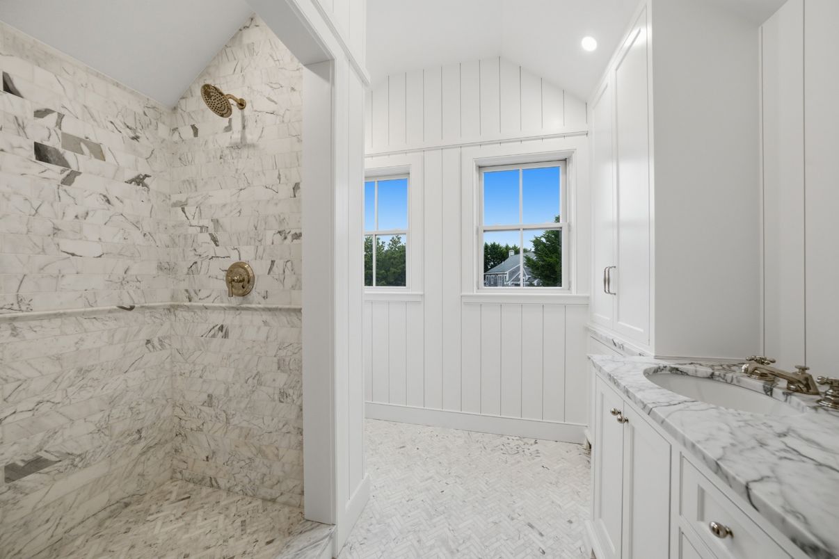 Bathroom, Interior, Marble, Marble Walls, Recessed Lighting
