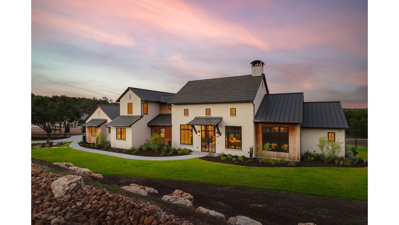 Backyard, Exterior, Facade, Farmhouse