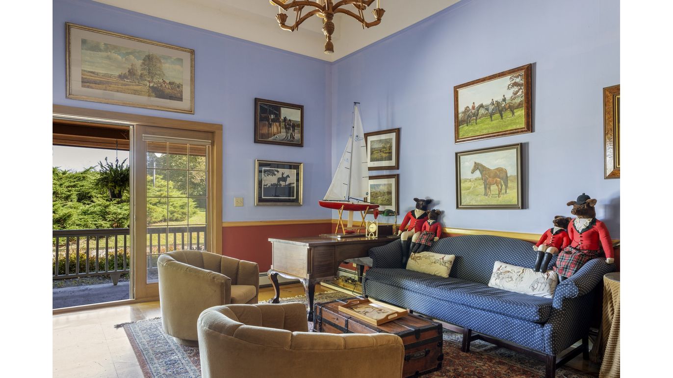 Chandelier, Interior, Living room