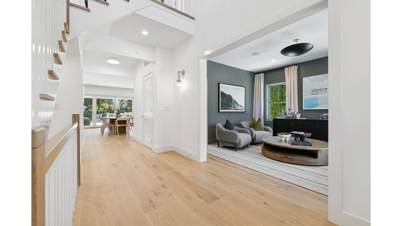Interior, Recessed Lighting, Wood Texture Flooring