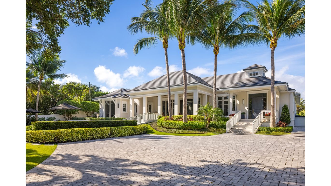 Exterior, Facade, French Provincial