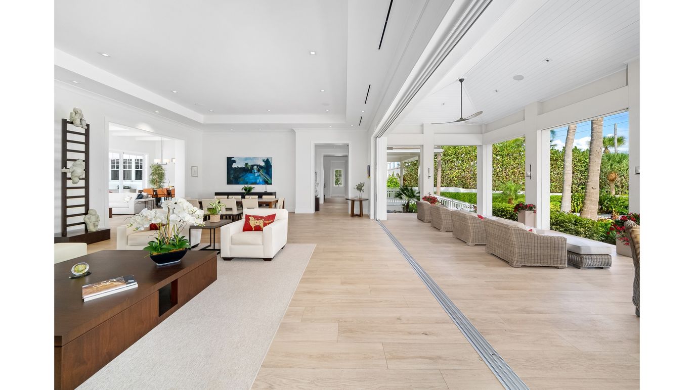 Interior, Living room, Pendant Lights, Recessed Lighting, Wood Texture Flooring