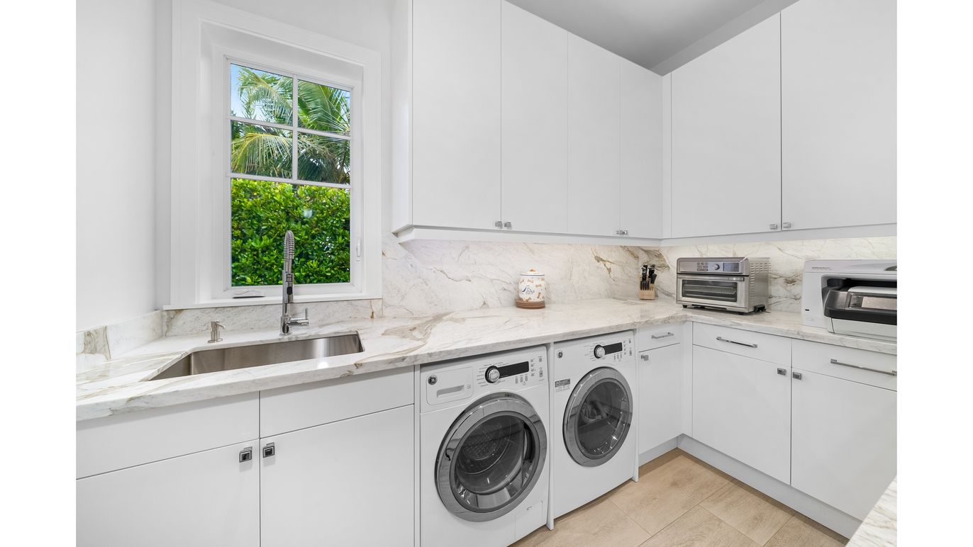 Interior, Marble Walls, Washer