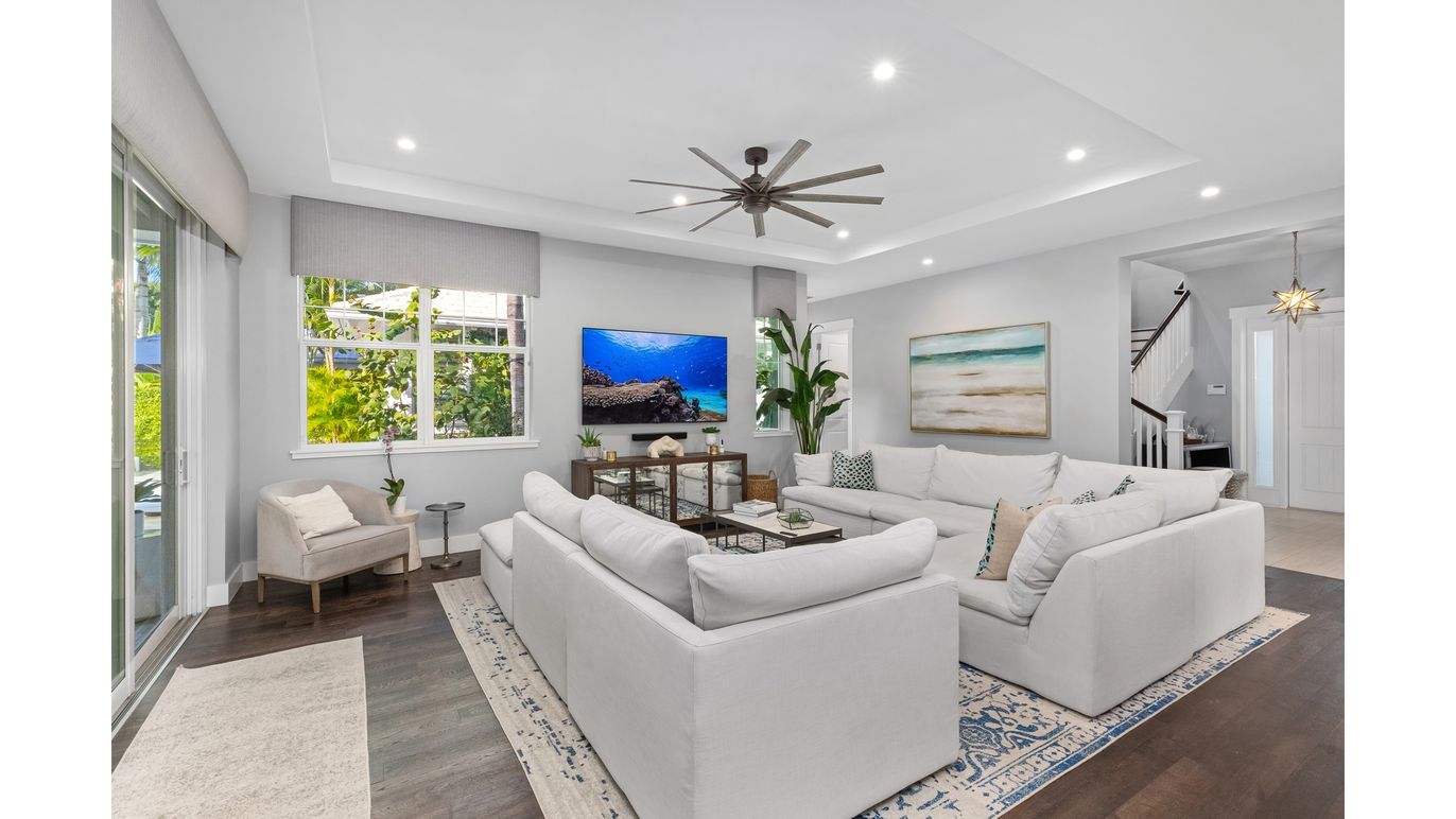 Interior, Living room, Pendant Lights, Recessed Lighting, Wood Texture Flooring