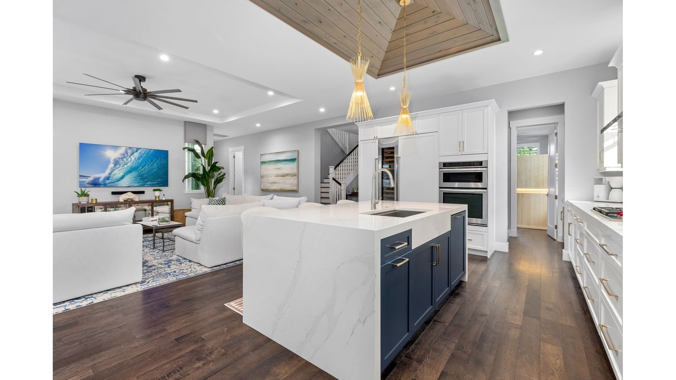 Interior, Kitchen, Living room, Pendant Lights, Recessed Lighting, Stainless Steel Appliances, Wood Texture Flooring