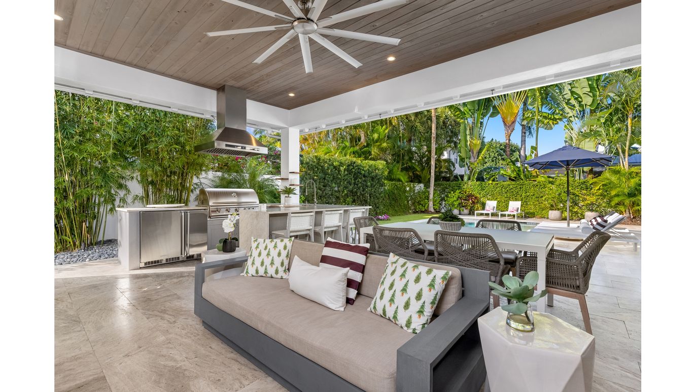 Exterior, Outdoor Kitchen