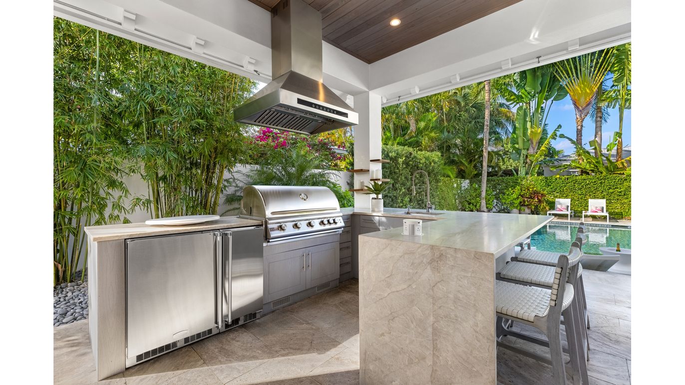 Exterior, Outdoor Kitchen