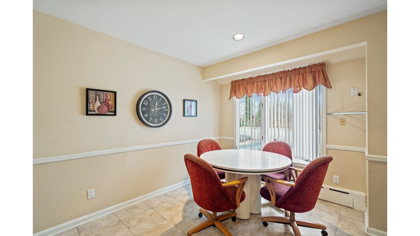 Dining room, Interior, Recessed Lighting