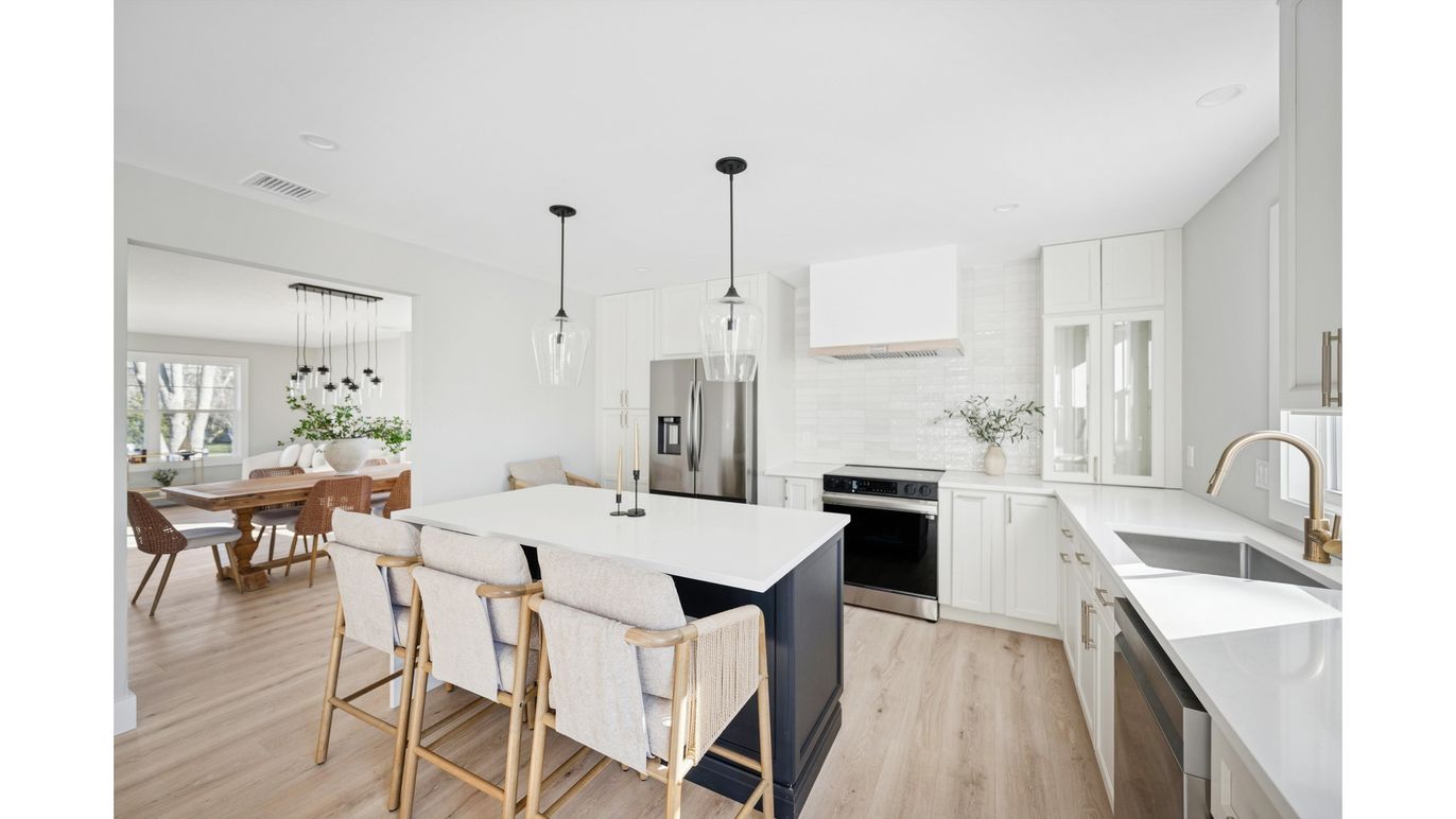 Dining room, Interior, Kitchen, Pendant Lights, Recessed Lighting, Stainless Steel Appliances, Wood Texture Flooring