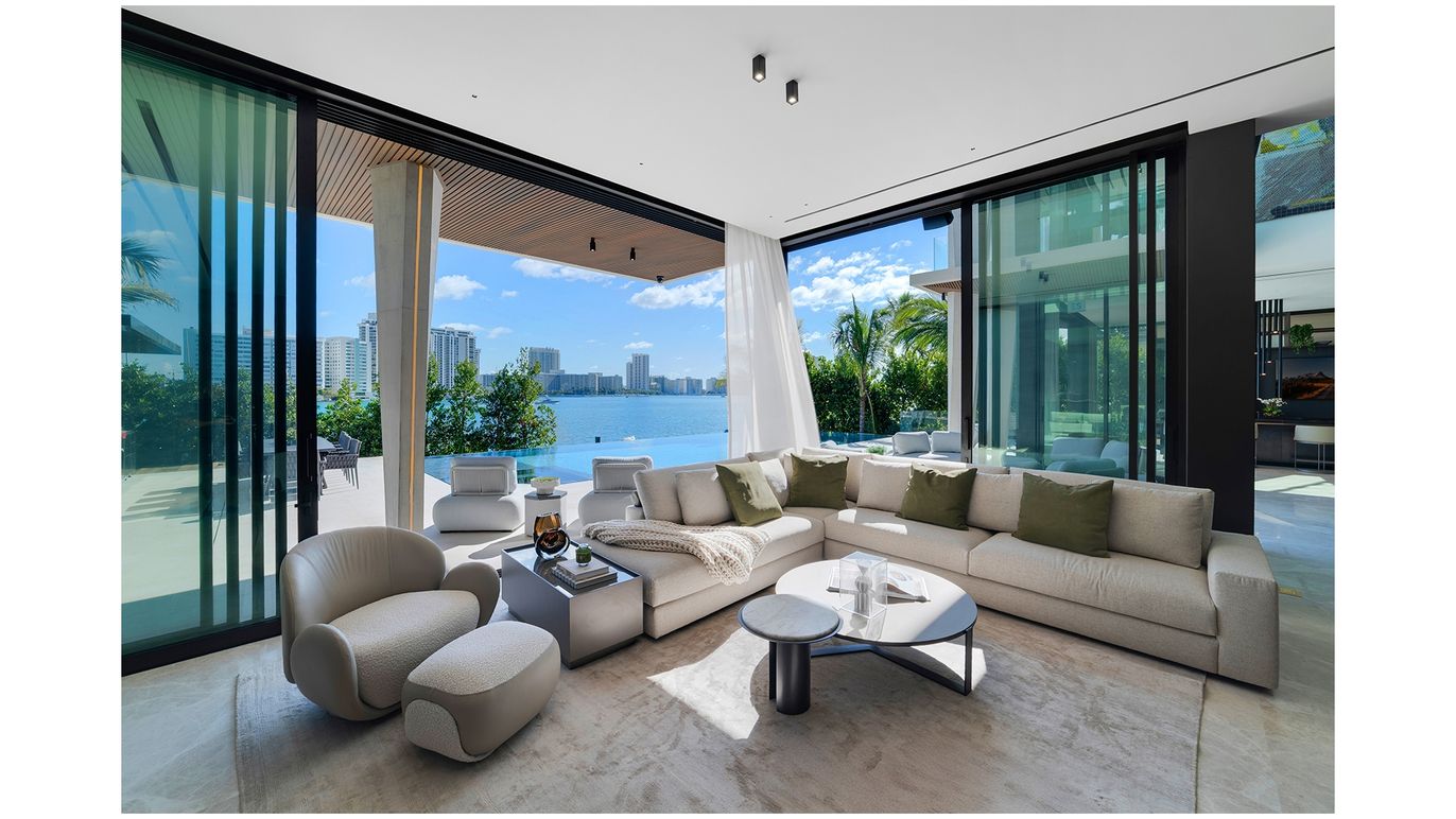 Interior, Living room, Water