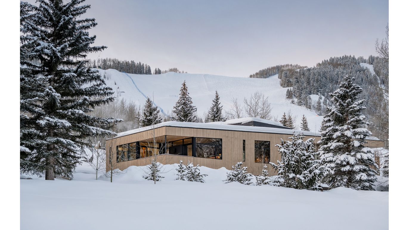 Backyard, Exterior, Facade, Modern