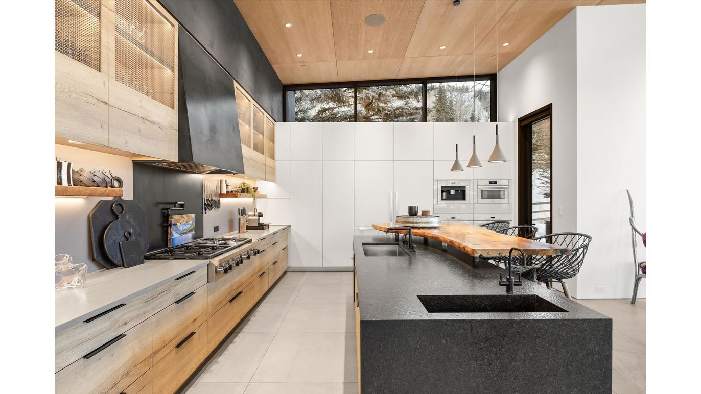Dining room, Interior, Kitchen, Pendant Lights, Recessed Lighting, Stainless Steel Appliances