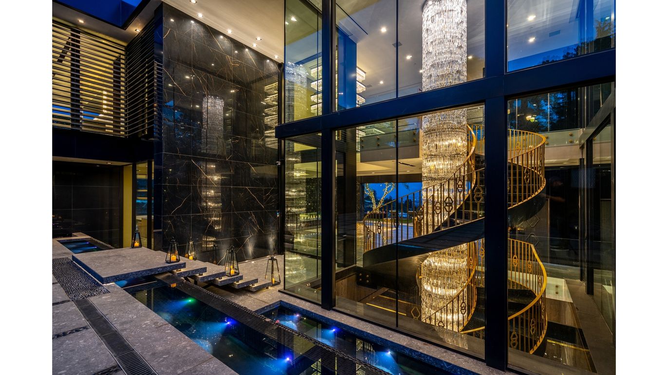 Exterior, Pool, Recessed Lighting