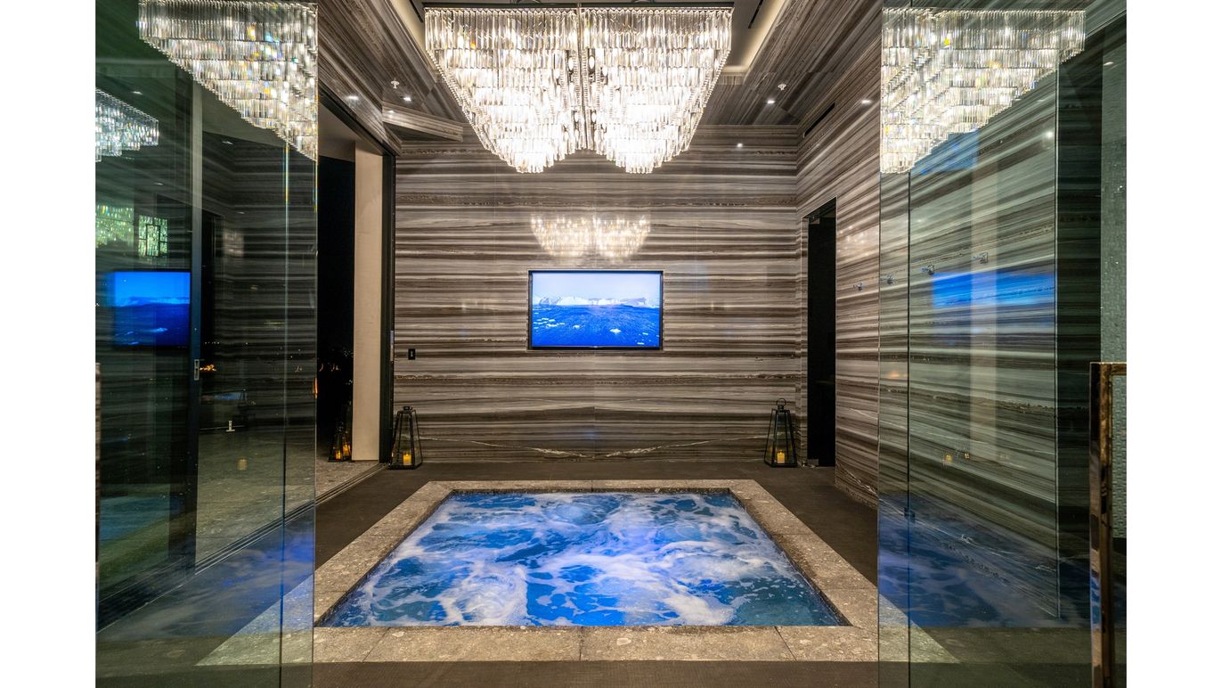 Chandelier, Interior