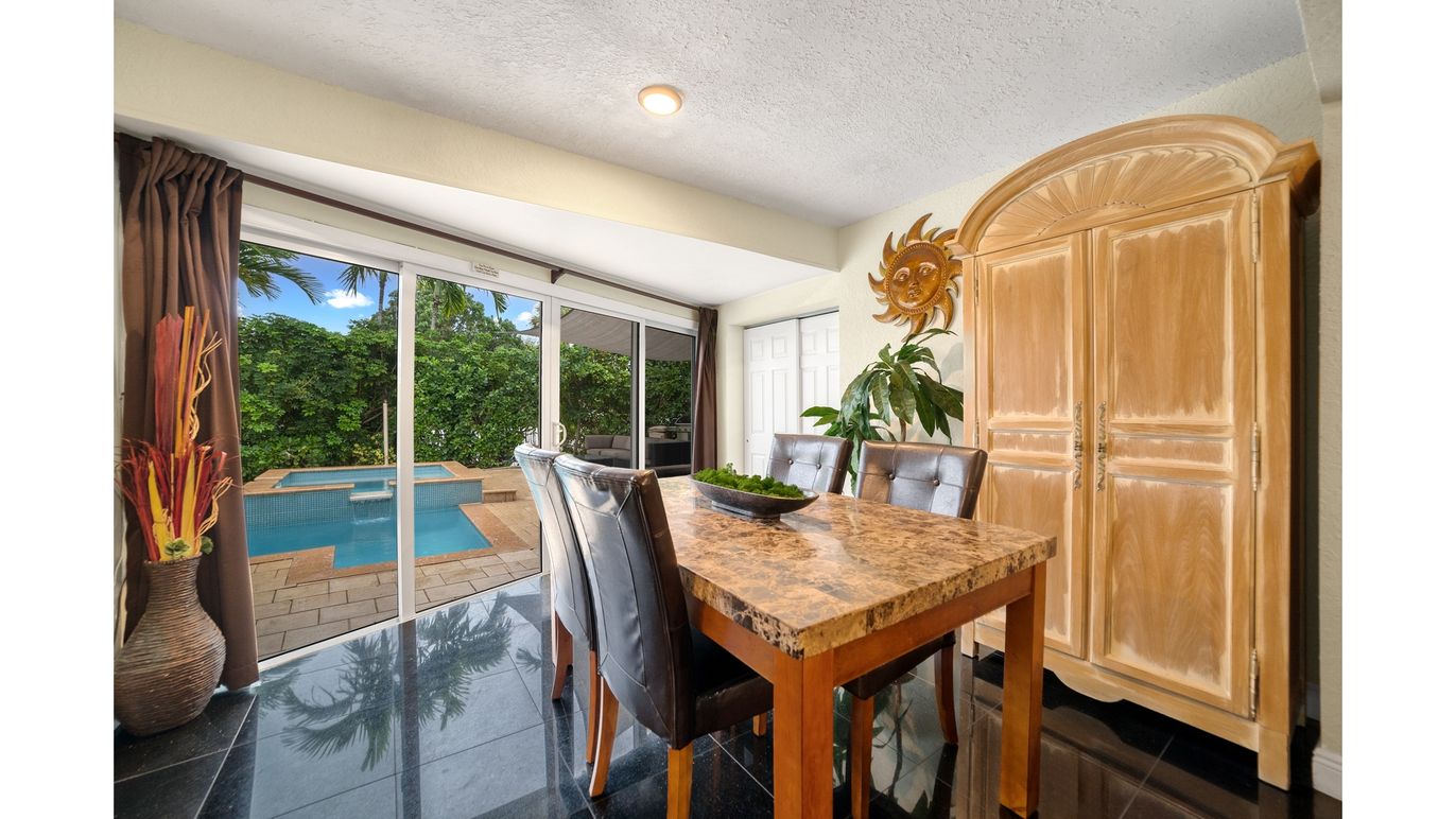 Dining room, Interior, Recessed Lighting