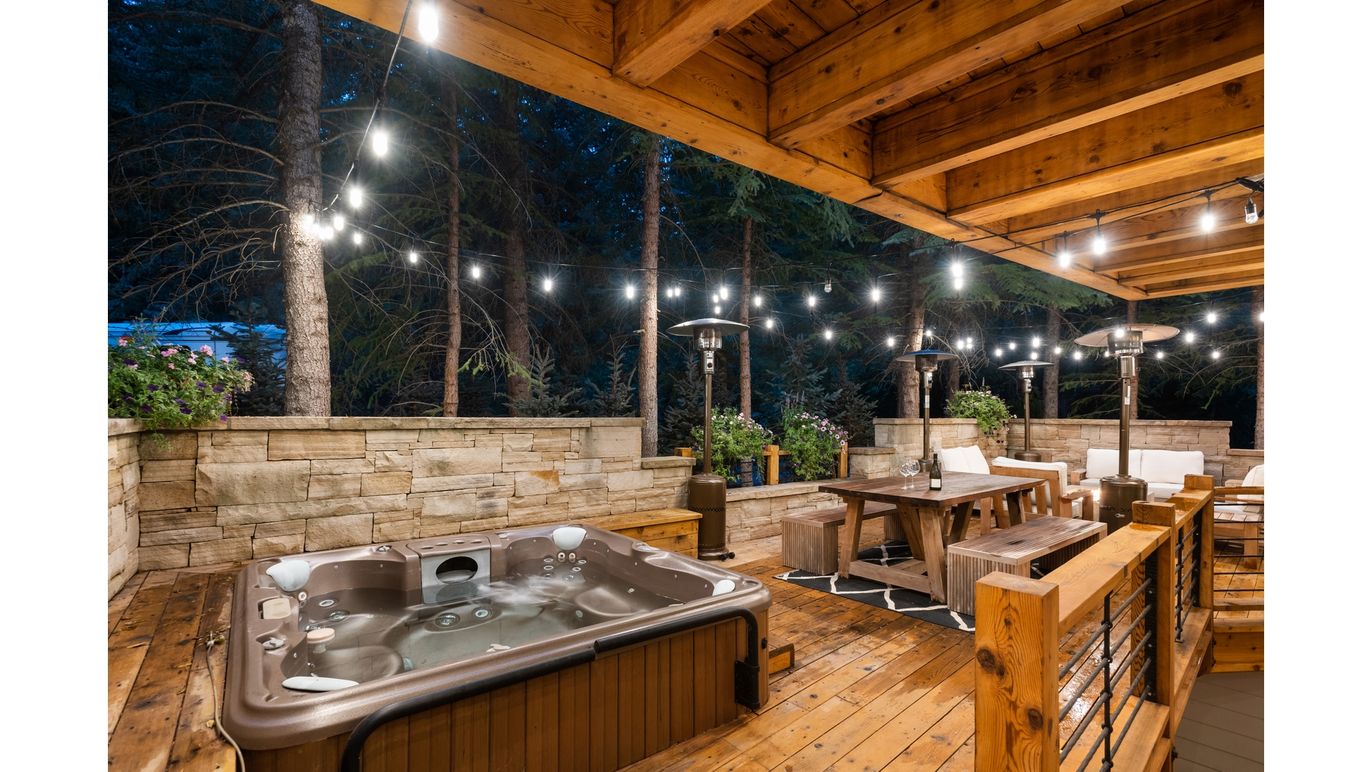 Exterior, Hot Tub