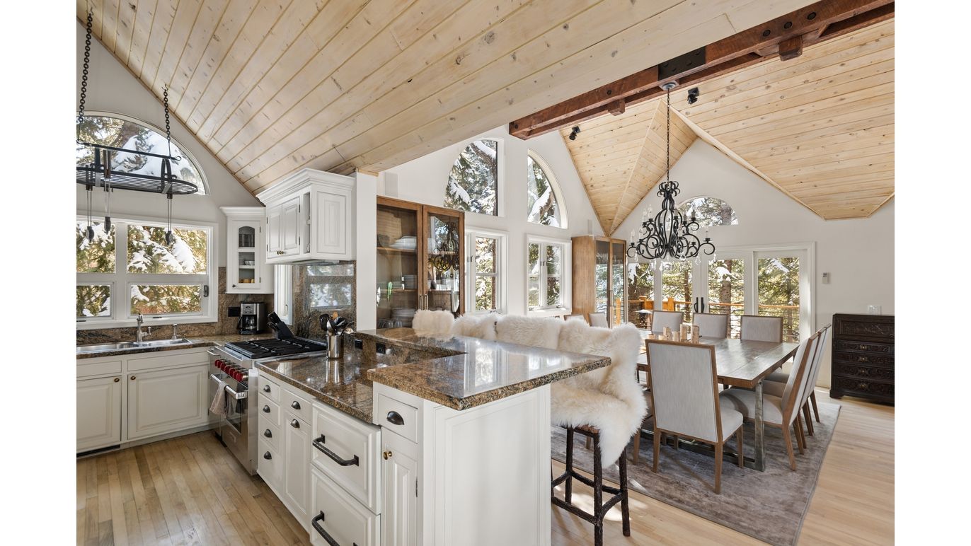 Chandelier, Dining room, Interior, Kitchen, Pendant Lights, Wooden Beams, Wooden Ceilings, Wood Texture Flooring