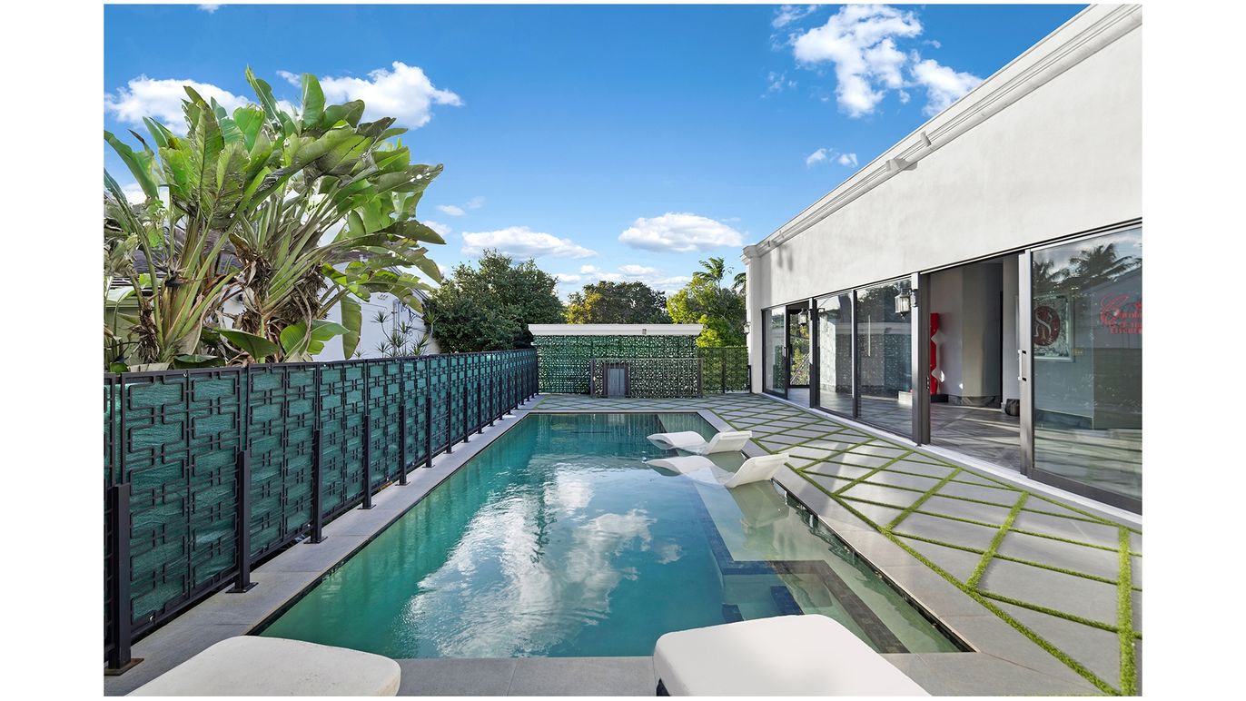 Attached, Exterior, Facade, Modern