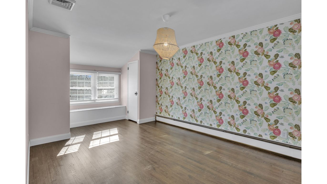 Chandelier, Empty room, Interior, Wood Texture Flooring