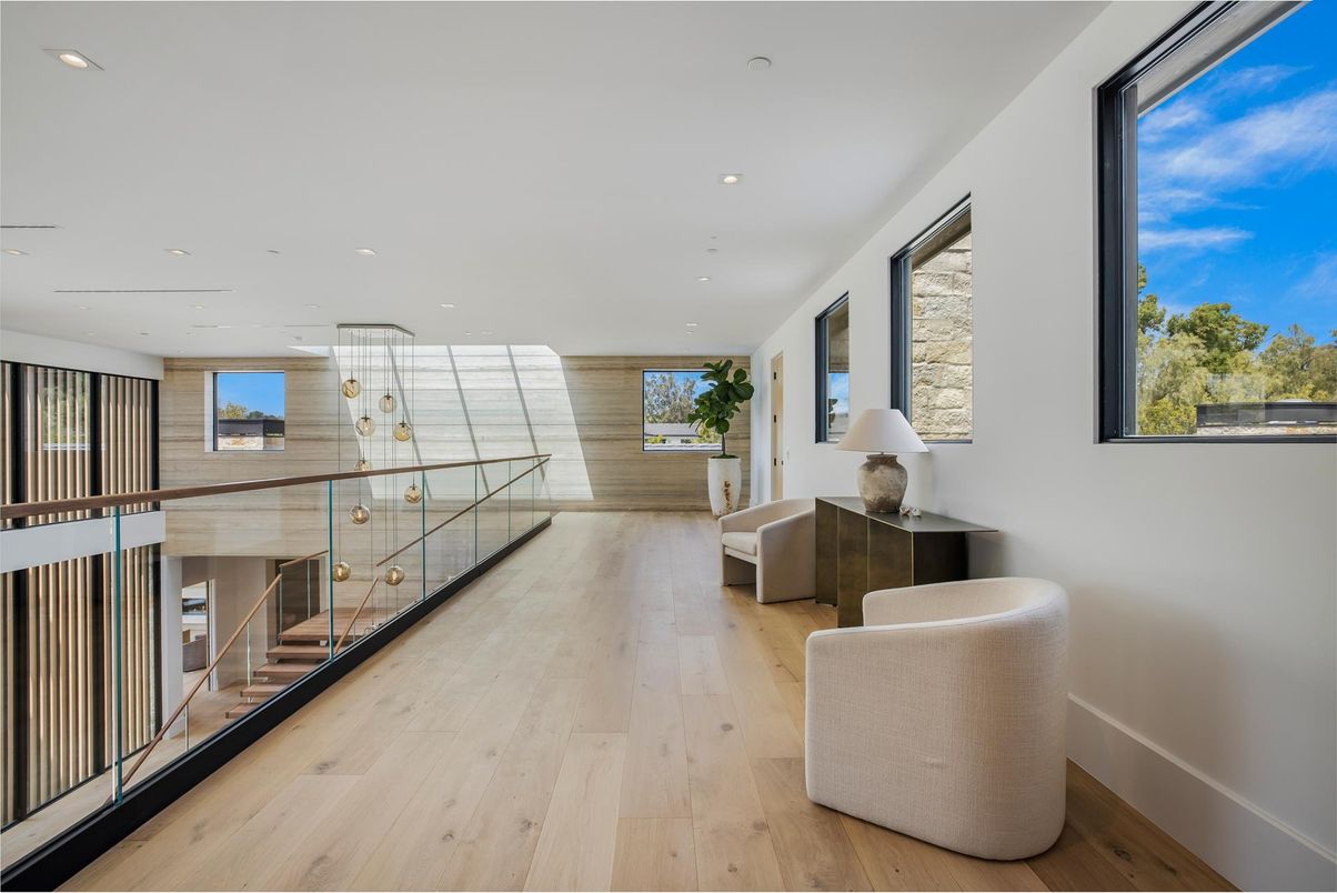 Interior, Pendant Lights, Recessed Lighting, Wood Texture Flooring