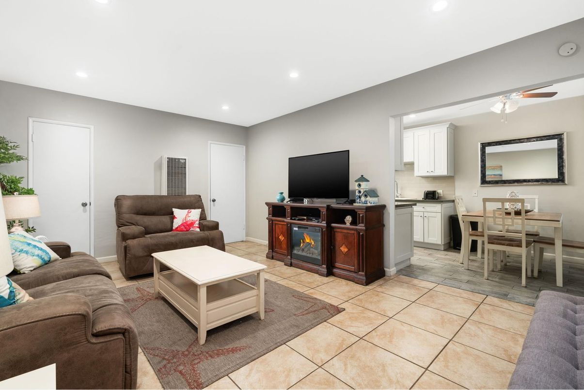 Dining room, Interior, Living room, Recessed Lighting