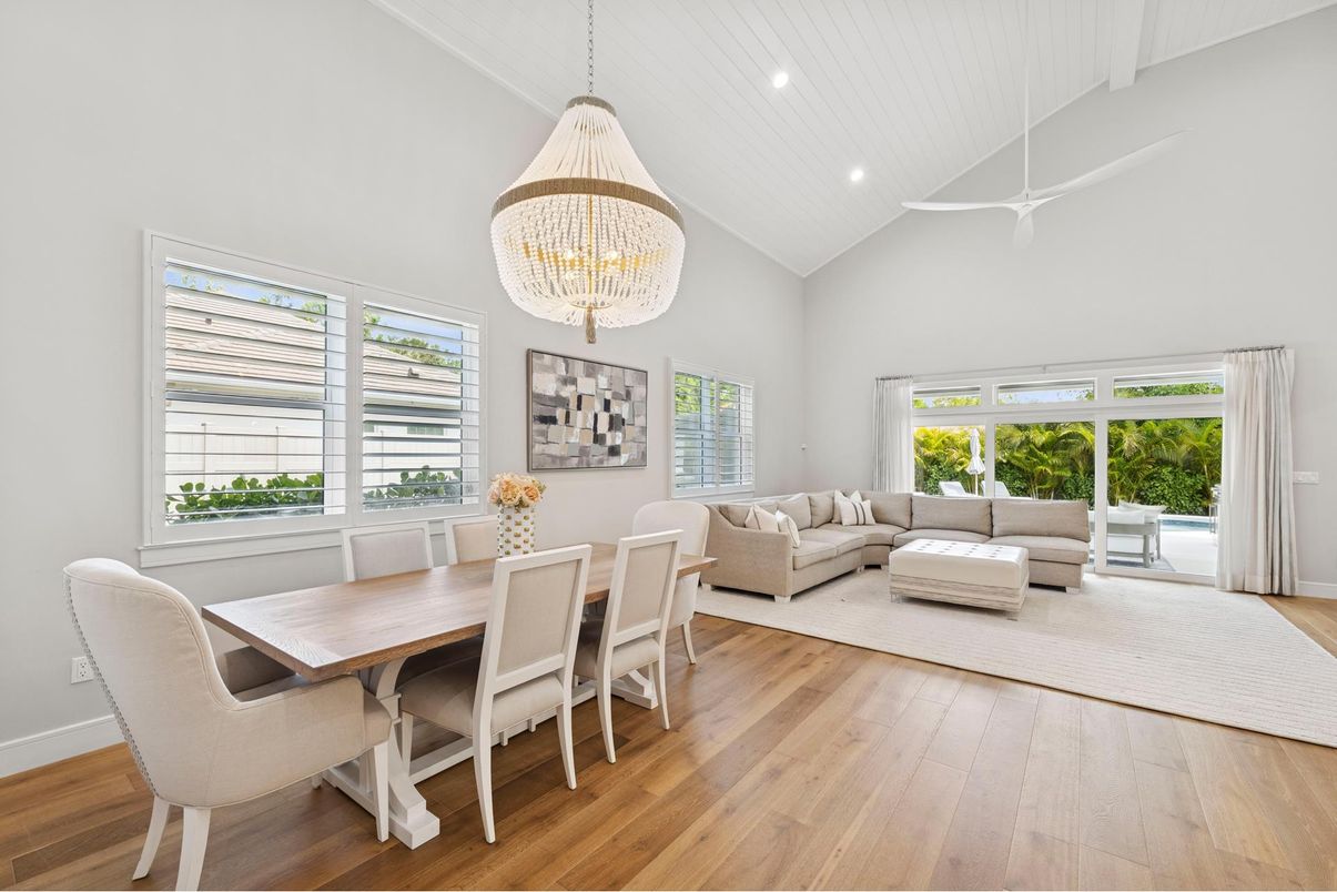 Chandelier, Dining room, Interior, Living room, Recessed Lighting, Wood Texture Flooring