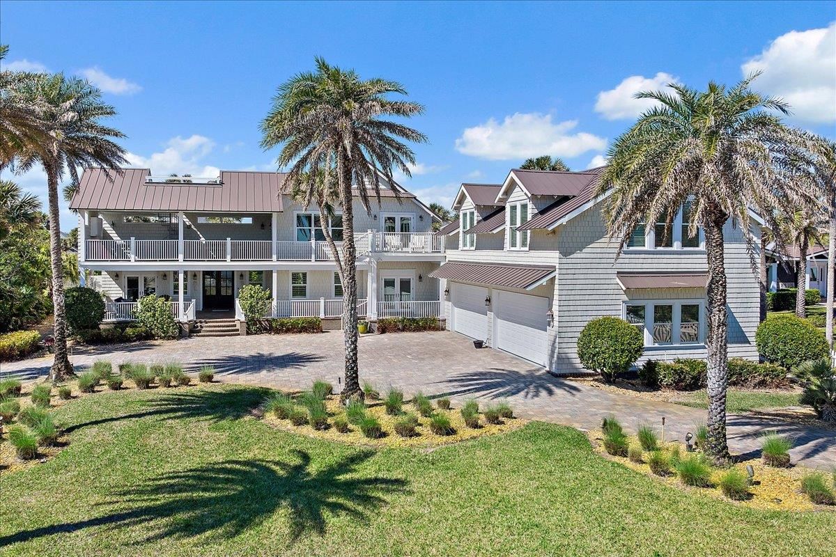 Attached, Exterior, Facade, Farmhouse