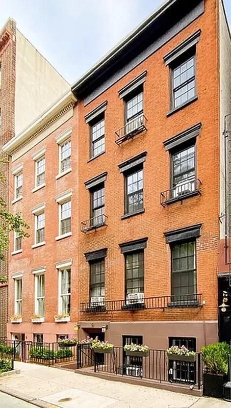 Exterior, Facade, Brick Facade, Rowhouse