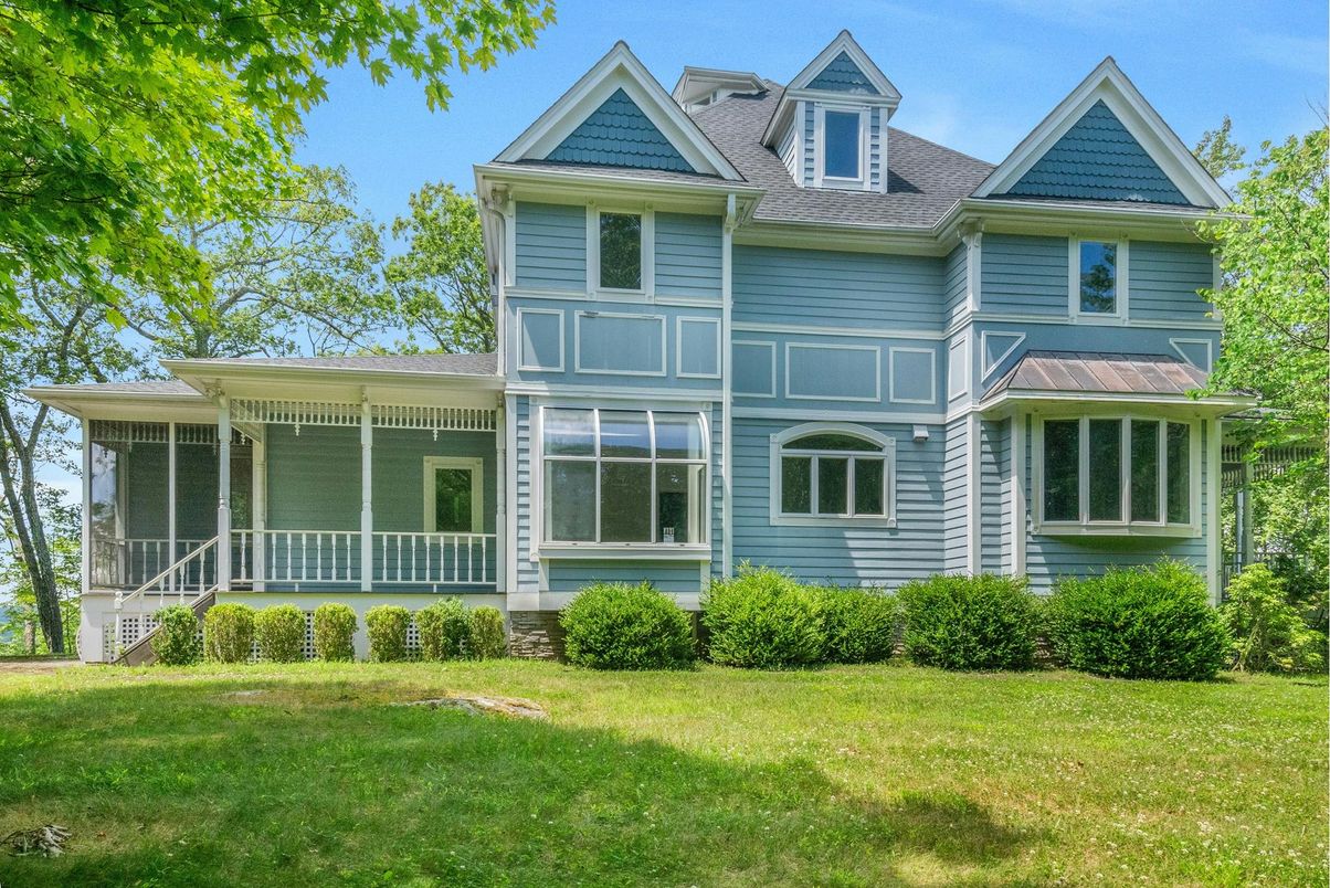 Exterior, Facade, Queen Anne Victorian