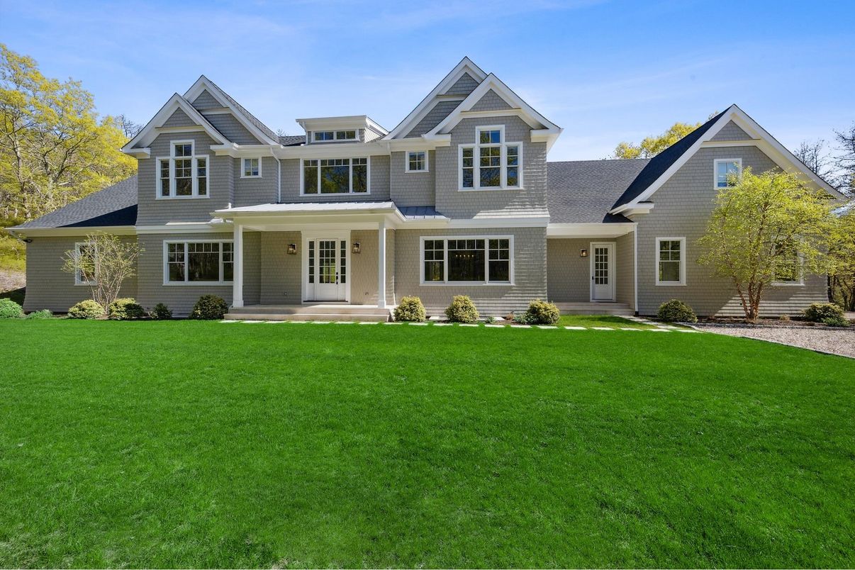 Exterior, Facade, Farmhouse